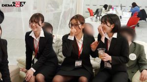 恋人がほしい5名がユーザー様と合コン 酒の力に身を任せてオフィス露出セックス...